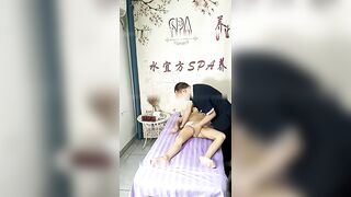 苗窕贫乳少妇上养身馆享受老师傅深入排毒一条龙服务