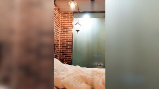苗窕骚御姐淫声荡语撩骚互动道具玩弄无毛骚逼