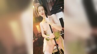 颜值大长腿女神嫩模芙蓉钢管诱舞抽插淫水白浆-3